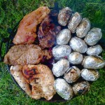 Ziemniaki i mięso pieczone na grillu