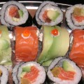 Sushi roller z Awokado zbliżenie