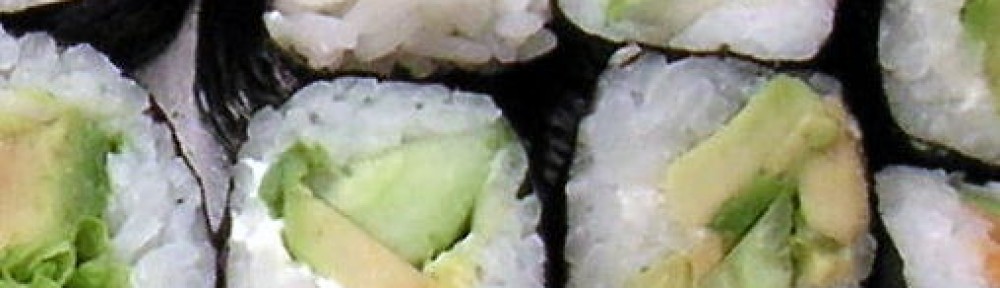 Wegetariański sushi z ogórkiem awocado i porem