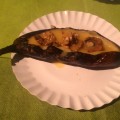 Banan pieczony na grillu podany z orzechami włoskimi i ajerkoniakiem