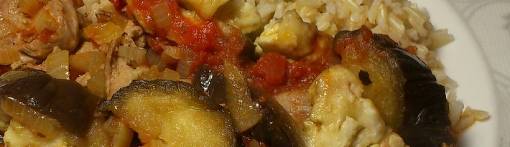 Polędwiczki wieprzowe z bakłażanem i pomidorami z dodatkiem razowego ryżu